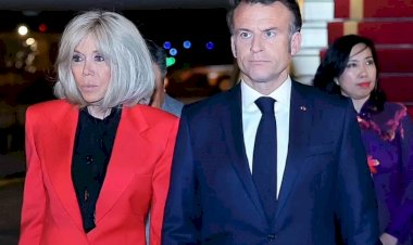 بعد صفعة الطائرة.. أسرار غريبة عن علاقة ماكرون بـ زوجته
