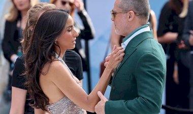 لغة الجسد تكشف المستور.. خبايا علاقة براد بيت بصديقته الجديدة تظهر للعلن