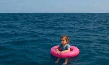 مأساة في عرض البحر.. تونس تترقب مصير طفلة قليبية