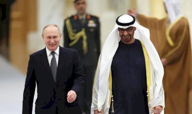 لحظة وصول رئيس الامارات محمد بن زايد إلى موسكو.. زيارة إماراتية برسائل كبرى!