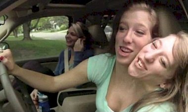 لغز الحياة العاطفية للتوأم الملتصق يعود إلى الواجهة بعد ظهور طفل جديد