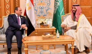 خبراء: زيارة السيسي إلى السعودية تعكس تنسيقًا استراتيجيًا في ملفات غزة والبحر الأحمر