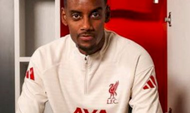 ليفربول يضع ألكسندر إيساك تحت المراقبة الطبية قبل الصفقة القياسية