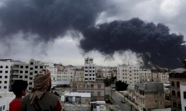 موانئ تحت النار.. الغارات الإسرائيلية تعمّق الأزمة الإنسانية في اليمن