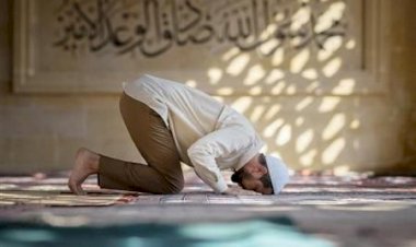 ما حكم الصلاة قبل الأذان؟ العلماء تجيب