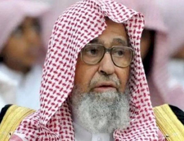 من محراب العلم إلى منبر الإفتاء.. صالح الفوزان يتسلم أمانة الفتوى في السعودية