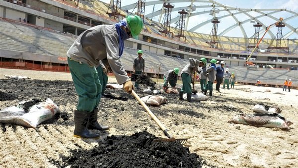 فورين بوليسي: عمال نيبال بين مخاوف العودة إلى أوطانهم والموت بكورونا في الدوحة