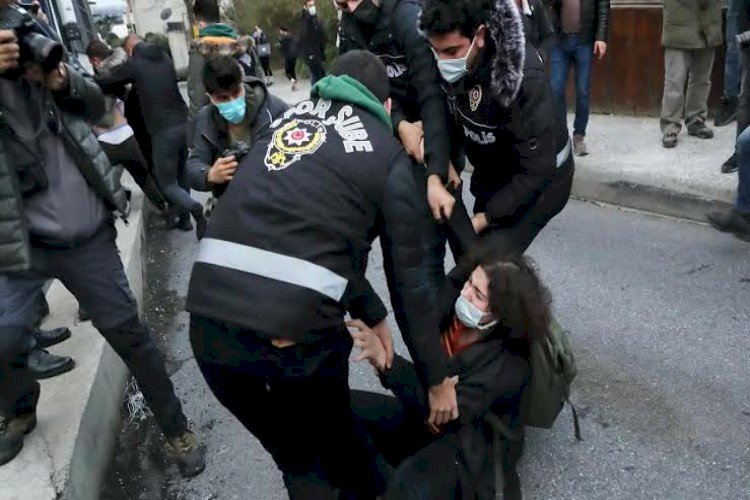 وحشية أردوغان تشعل الغضب.. أكبر موجة اضطرابات تضرب تركيا من 8 سنوات