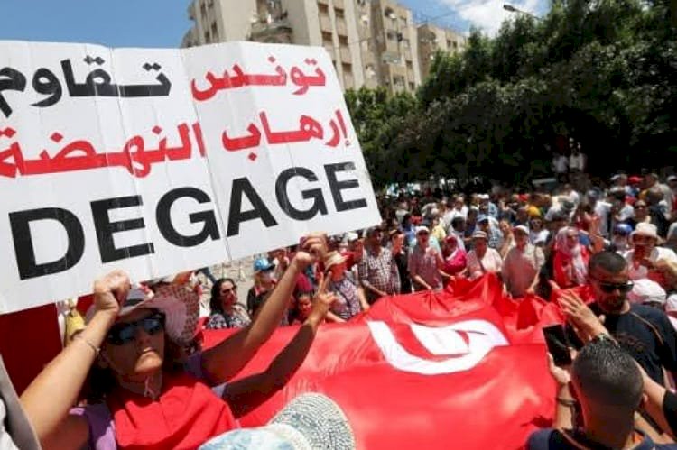 إخوان تونس ومصر.. كيف كشفت الأحداث عنف وإرهاب الجماعة؟