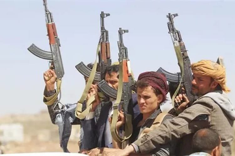 رفض الانصياع لأوامرها بتعليق زينة المولد النبوي.. الحوثي تقتل شاباً في صنعاء