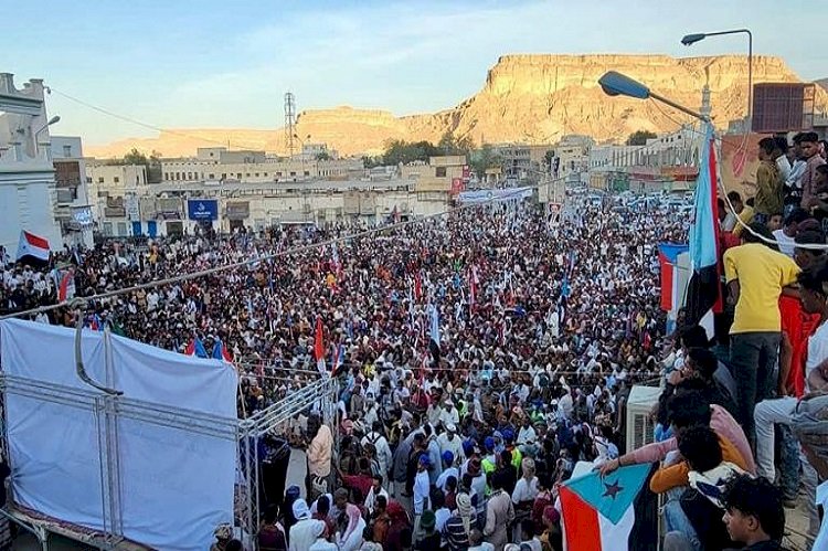 مليونية سيئون.. مواطنو الجنوب ينتفضون في وجه سلطات الإخوان