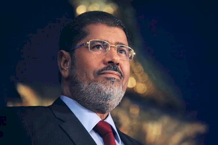 محمد مرسي.. العروس الماريونت في يد بديع والشاطر
