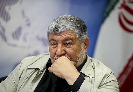 طالب بتشديد حراسة المرشد.. من هو رضا نقاشيان حارس الخميني الشخصي؟