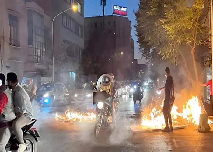 إيران.. غضب أممي بسبب القبض على أطفال واحتجازهم بـ مصحات نفسية