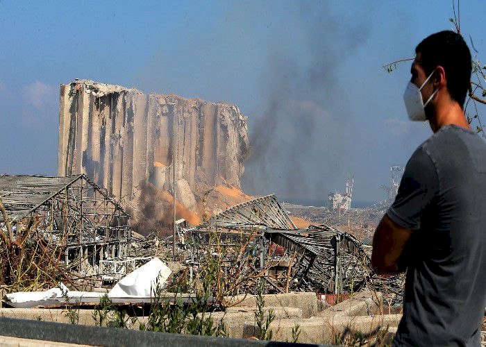 في الذكرى الرابعة لانفجارات مرفأ بيروت.. كيف أغرق حزب الله لبنان في الفساد؟