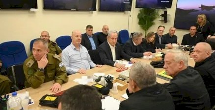 ما بين حرب غزة والرد على إيران.. حكومة نتنياهو تواجه أسوأ كوابيسها