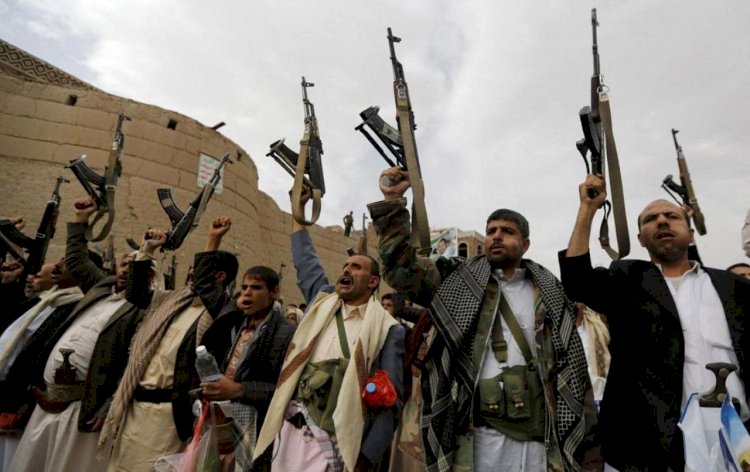 فصل جديد من الحرب الاقتصادية.. لماذا اختطفت ميليشيا الحوثي 4 طائرات يمنية أثناء عودتها من الحج؟