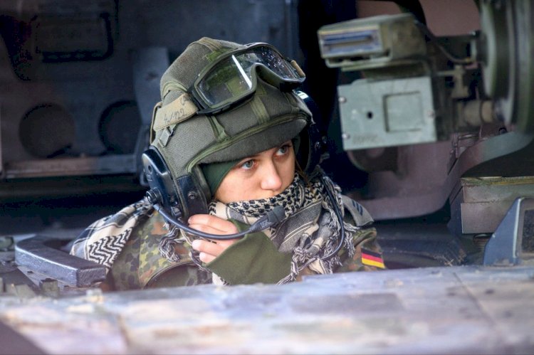 خطوة جريئة نحو المساواة.. ألمانيا تقترح تجنيد إلزامي للنساء في الجيش