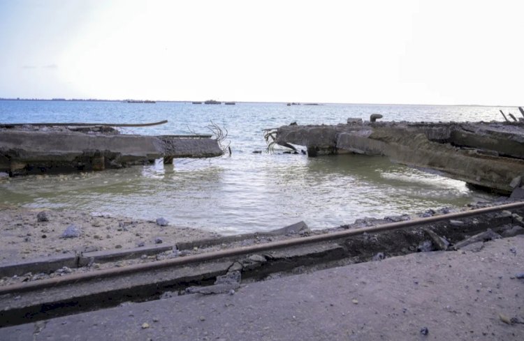 بلومبرج: هدنة ترامب لا تصل إلى البحر.. سفن عالقة وبحّارة في المجهول قبالة اليمن