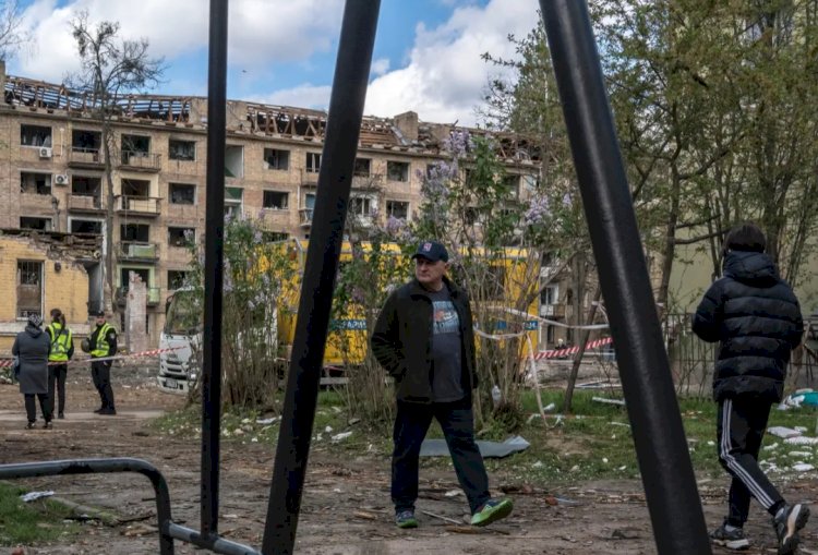 بعد مكالمة مع زيلينسكي.. ترامب يدفع نحو وقف نار مدته 30 يومًا ويهدد روسيا بعقوبات