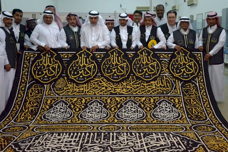 إحرام الكعبة.. لحظة روحانية تعلن بدء موسم الحج لعام 1446هـ