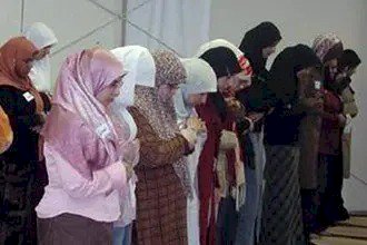 تعيين نساء كأئمة جوامع في العراق.. كسر للمحظورات أم ستار للفساد؟