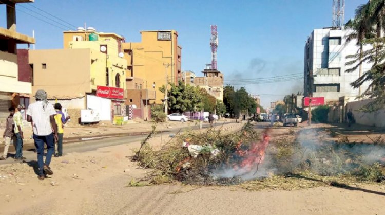 أسلحة محرّمة وجثث في الطرقات.. الخرطوم تختنق بالصمت الدولي