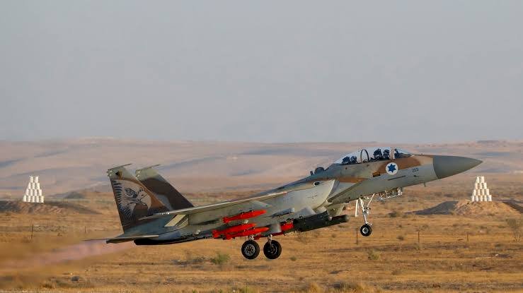 خبراء: إيران تلقت ضربة استراتيجية تهز توازنها العسكري والسياسي