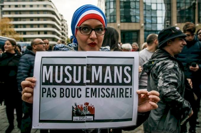 غفوة دامت عقودًا.. كيف تسللت جماعة الإخوان إلى قلب فرنسا؟