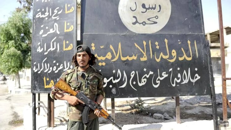 تهديد وجودي في قلب دمشق.. باحث سياسي يحذر من تمدد داعش فكريًا وجغرافيًا