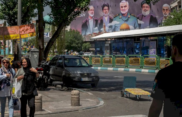 إيران تستأنف مفاوضاتها النووية في إسطنبول وسط تهديدات بفرض عقوبات أممية 