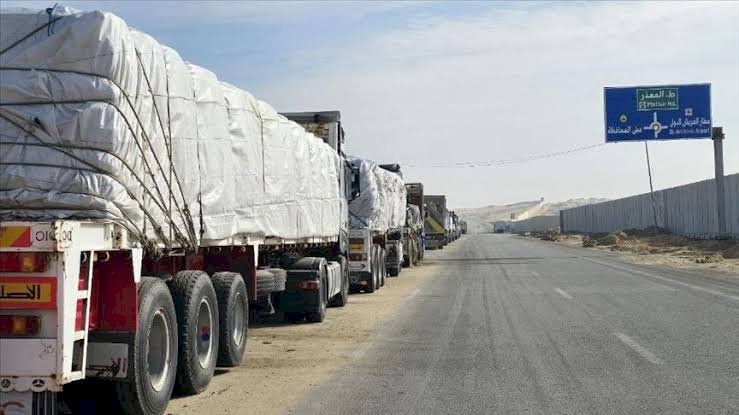 قوافل الأمل في قلب الجحيم.. هل يكسر الغذاء حصار الموت في غزة؟