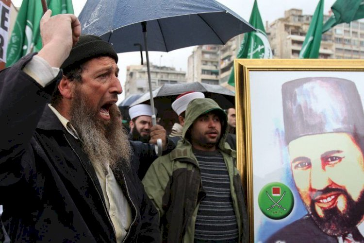 قنابل أيديولوجية مؤجلة.. كيف تُجنّد جماعة الإخوان شباب أوروبا في الظل؟