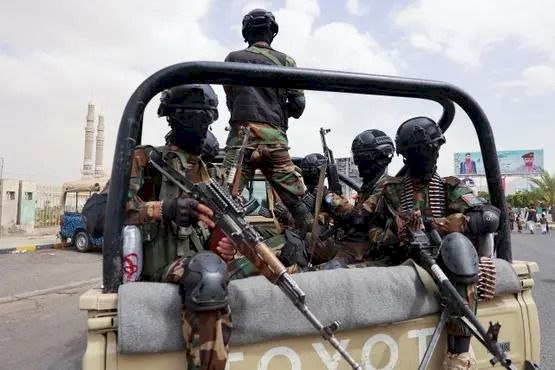 لبنان على حافة اشتباك داخلي.. طهران تحمي سلاح حزب الله وواشنطن تدفع لنزعه