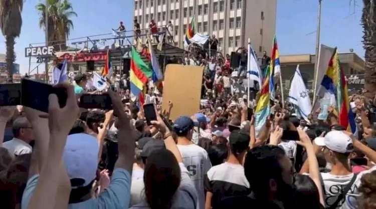 محلّل سياسي سوري: التلويح بأعلام إسرائيل في السويداء استفزاز خطير وتهديد لوحدة البلاد