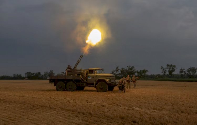 أعنف هجوم روسي منذ أسابيع يتزامن مع قمة ترامب – زيلينسكي في واشنطن