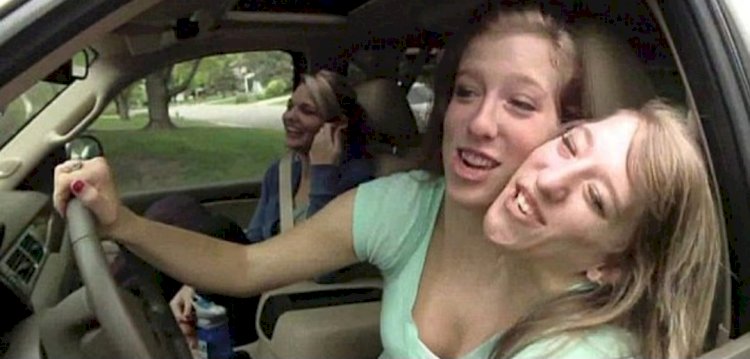 لغز الحياة العاطفية للتوأم الملتصق يعود إلى الواجهة بعد ظهور طفل جديد