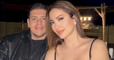 نسرين طافش تفاجئ جمهورها بظهور نادر مع زوجها في الساحل الشمالي