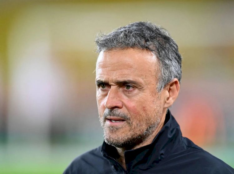 حادث دراجة يتسبب في إصابة لويس إنريكي بكسر في الترقوة