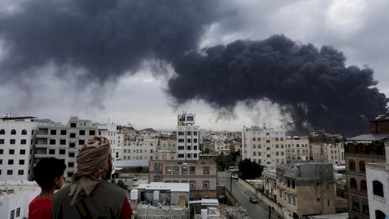 موانئ تحت النار.. الغارات الإسرائيلية تعمّق الأزمة الإنسانية في اليمن