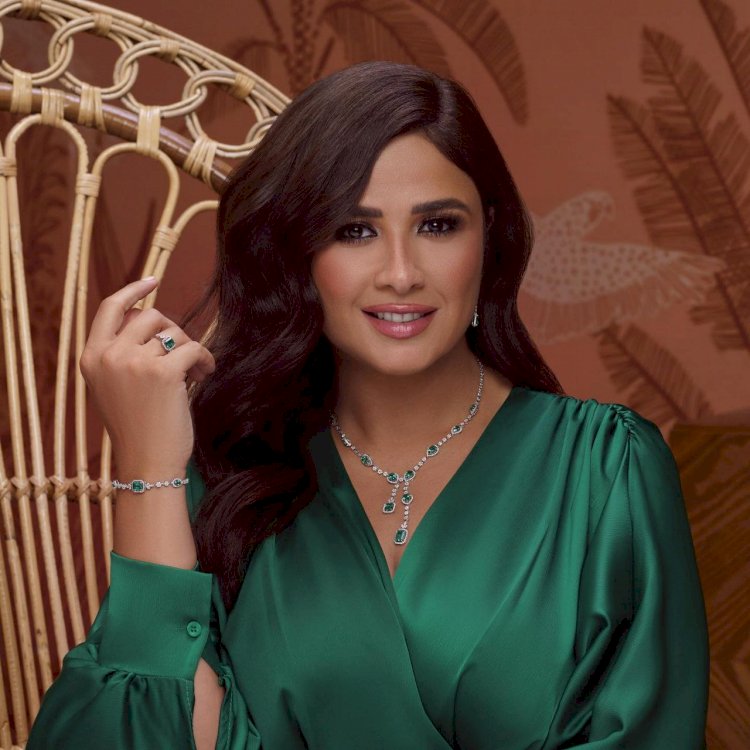 ياسمين عبد العزيز تبكي في الحرم المكي.. لحظة إنسانية تشعل مواقع التواصل