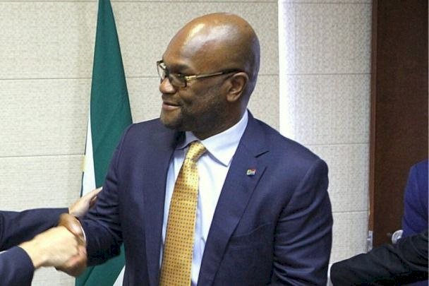 كلمات أخيرة تكشف الغموض.. من هو السفير الجنوب أفريقي الذي رحل فجأة في باريس؟