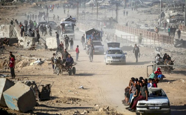 غزة تلتقط أنفاسها الأولى بعد وقف إطلاق النار.. السكان يعودون بين الركام والدموع